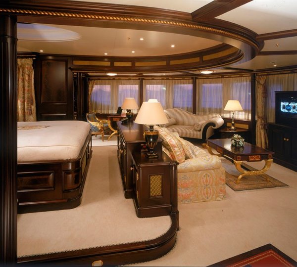 Profile Aspect: Yacht FREEDOM's Cabin Image