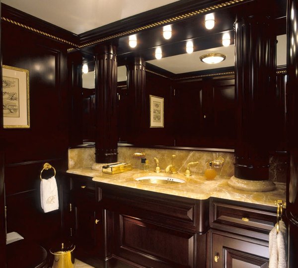 Bath On Board Yacht FREEDOM