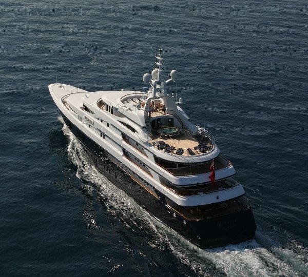 Aft Aspect: Yacht FREEDOM's Cruising Photograph