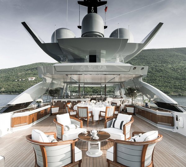 upper deck alfresco dining and relaxing