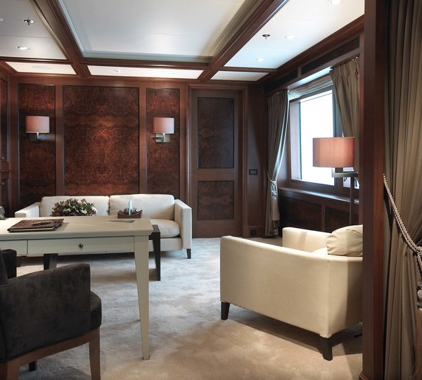 Profile Aspect: Yacht UTOPIA's Saloon Photograph