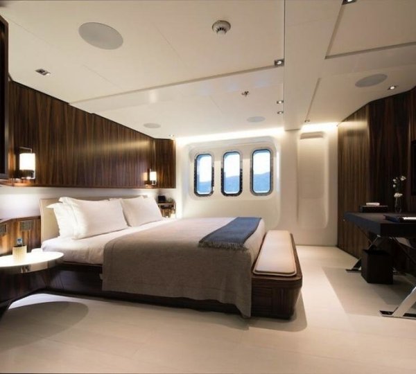 The 72m Yacht CLOUDBREAK