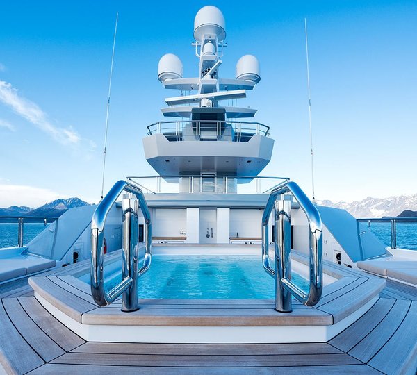 Life On Board Yacht CLOUDBREAK