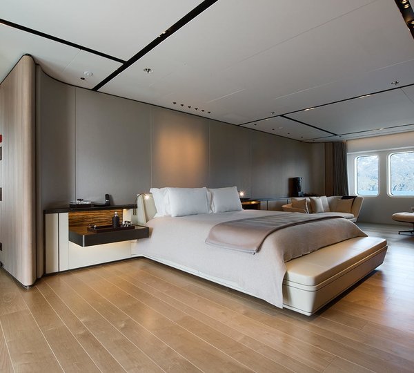 The 72m Yacht CLOUDBREAK