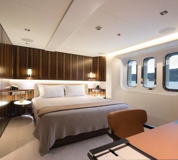 The 72m Yacht CLOUDBREAK