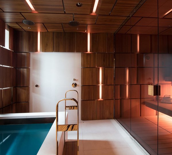 The 72m Yacht CLOUDBREAK