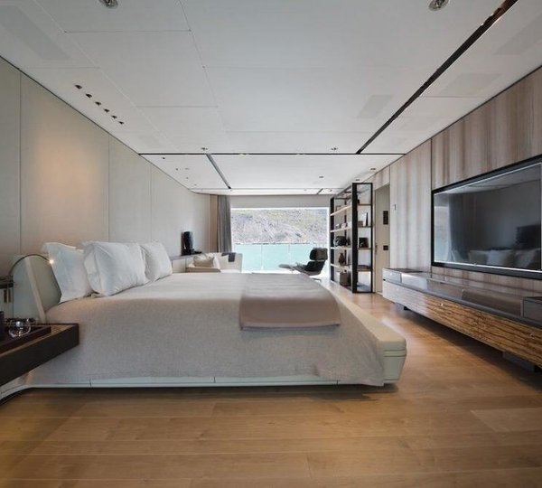 The 72m Yacht CLOUDBREAK