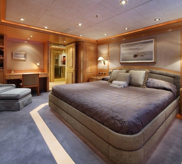 Guest's Cabin Including King Berth Blue On Yacht LAUREL