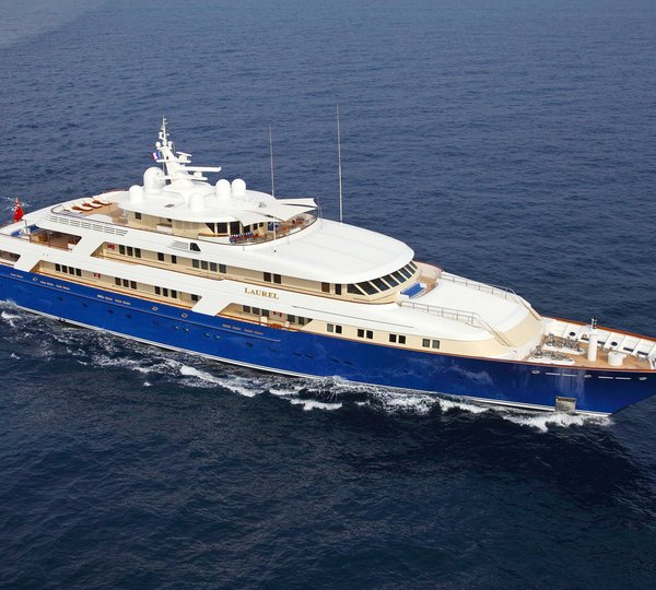 After Changing Course: Yacht LAUREL's Cruising Captured