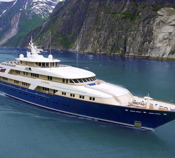 Profile Aspect On Yacht LAUREL