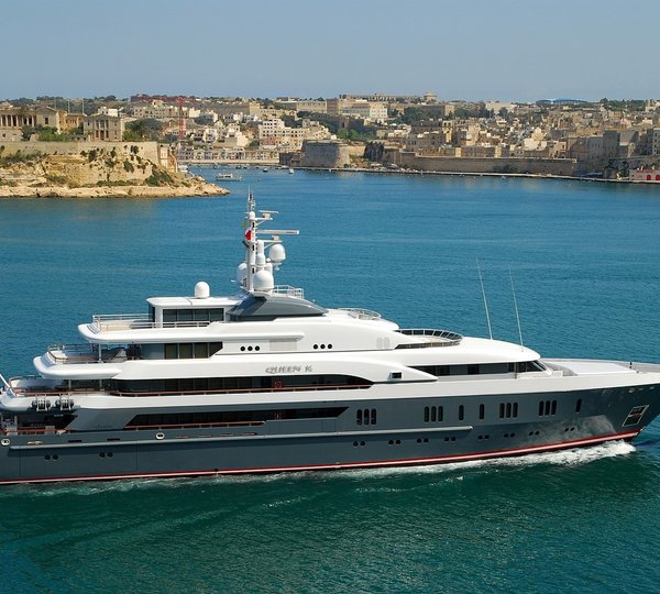 The 73m Yacht QUEEN K