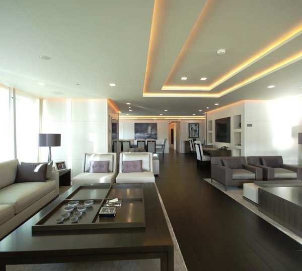 Profile: Yacht SIREN's Premier Saloon Image