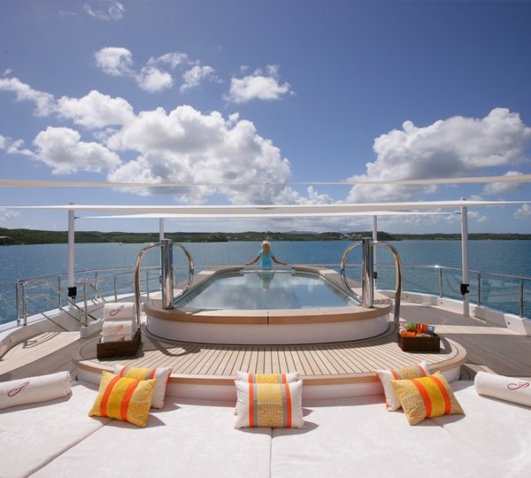 fabulous pool with sunpads 