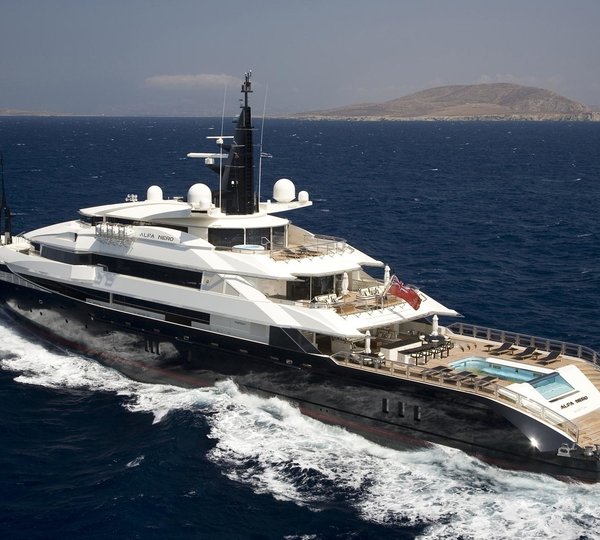 Aft Aspect: Yacht ALFA NERO's Cruising Image