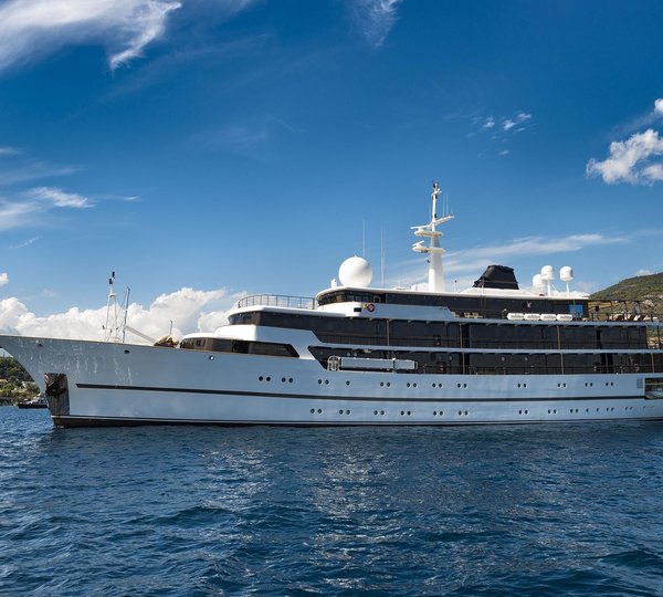 The 86m Yacht CHAKRA