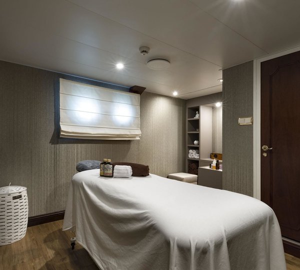 The 86m Yacht CHAKRA