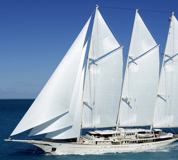 Profile Aspect: Yacht ATHENA's Cruising Image