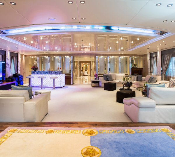 Premier Saloon Aboard Yacht MOONLIGHT II