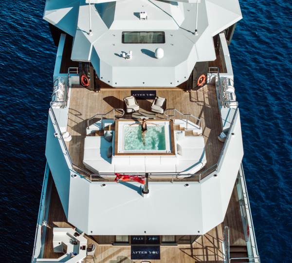 Sundeck Jacuzzi