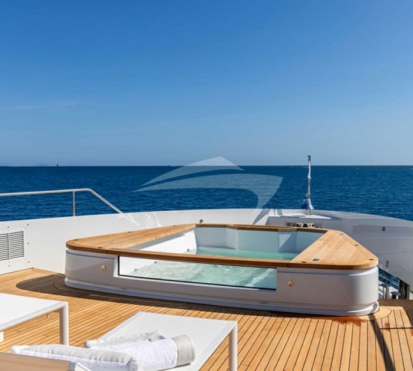 Exterior Sunbathing Area