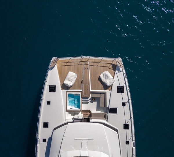 Exterior Relaxation Area With Bath