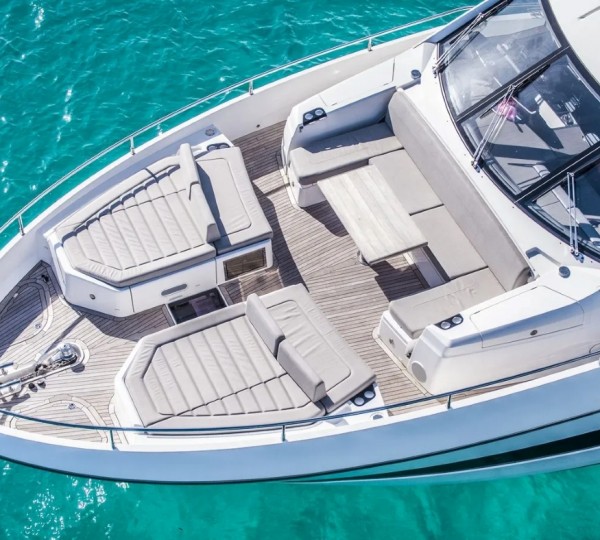 Foredeck Relaxation Area