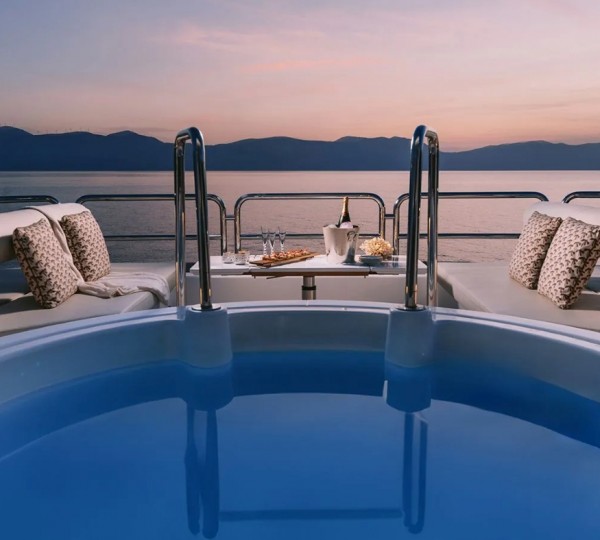 Exterior Sunbathing Area