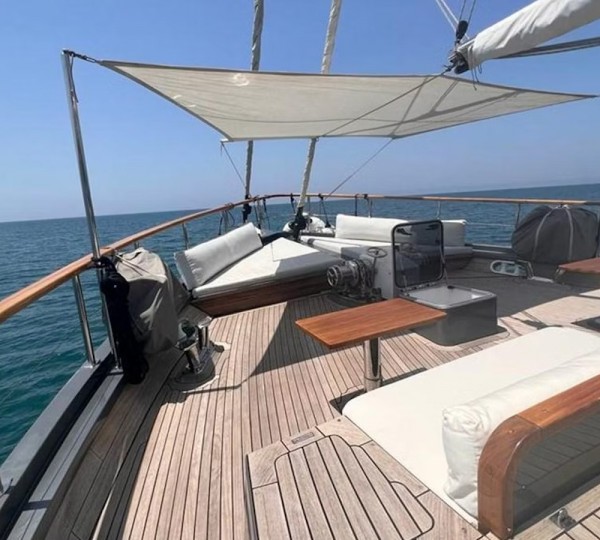 Deck Sunbathing Area