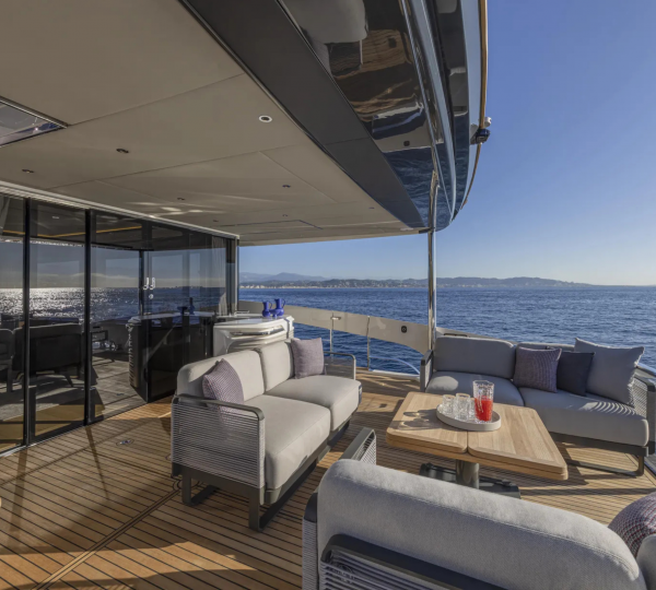 Opendeck Relaxation Area With Sea Views (2)