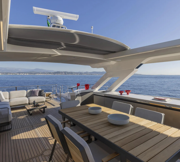 Opendeck Dining Area (2)