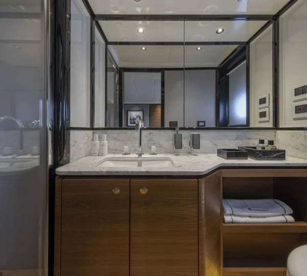Washroom With Bath Area (3)