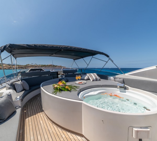 Flybridge Jacuzzi