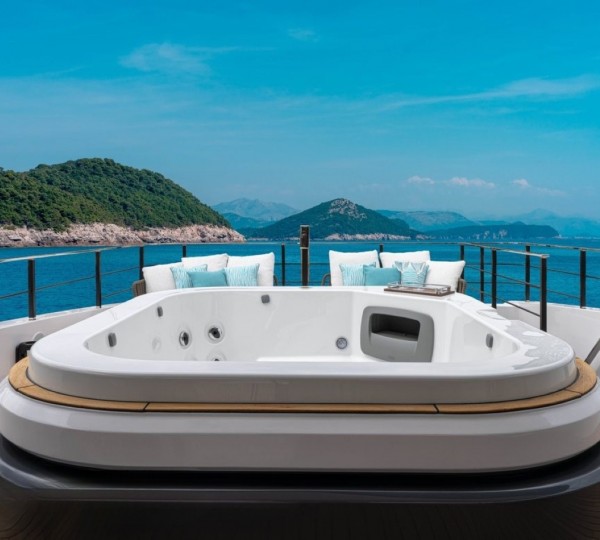 Exterior Sunbathing Area