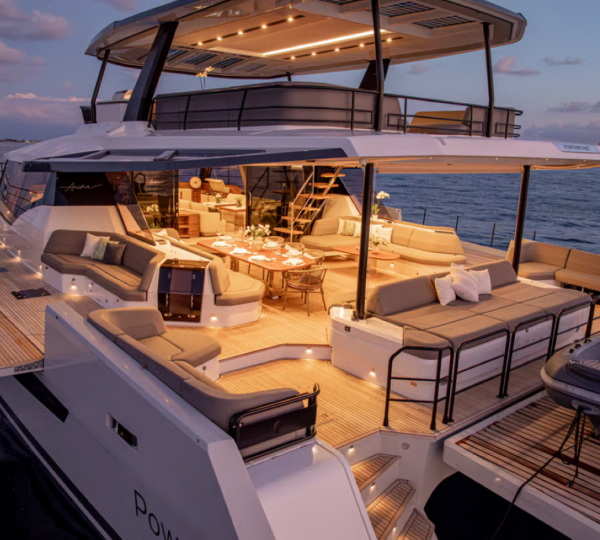 Opendeck Dining With Relaxation Area