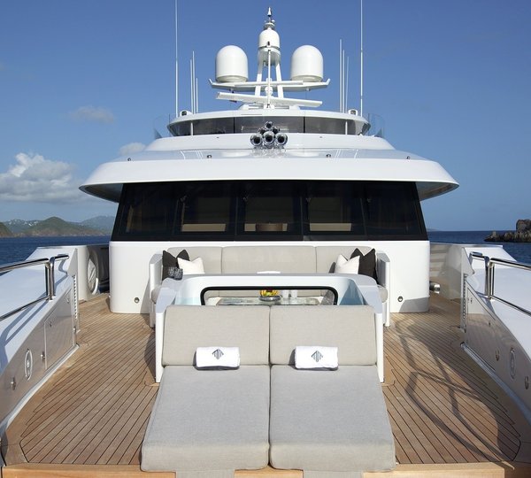 Foredeck With Jacuzzi