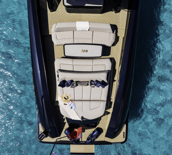 Foredeck Relaxation Area