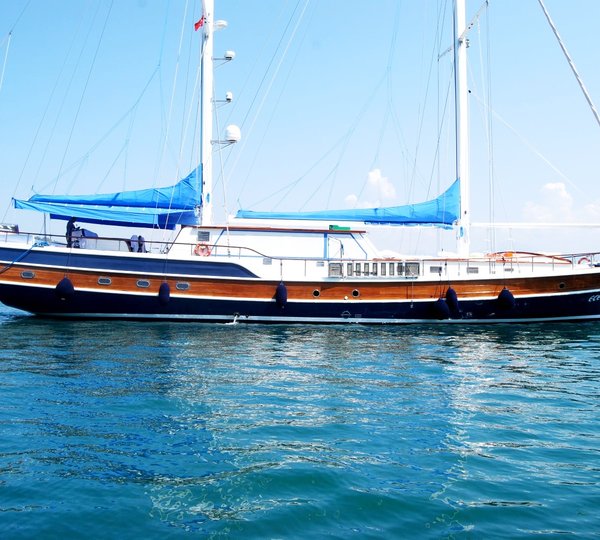 33m ECE BERRAK - Main shot