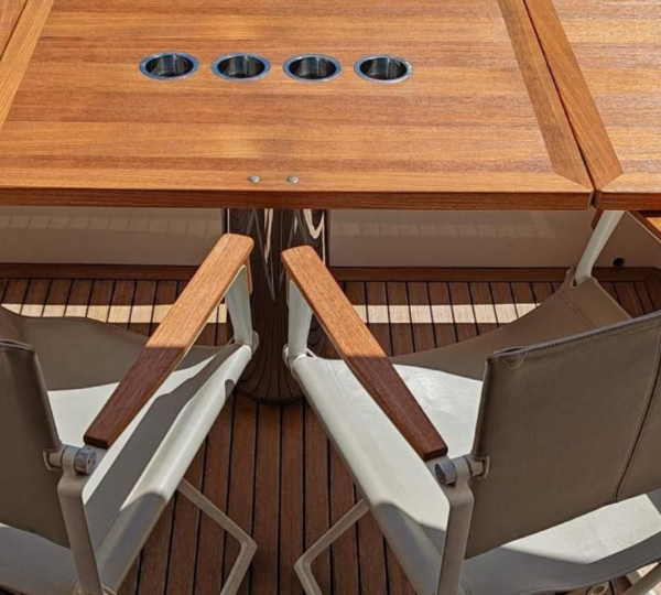 Dining Table Preview