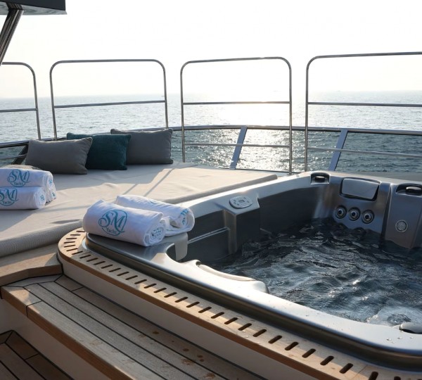 Exterior Sunbathing Area