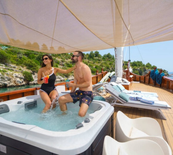 Exterior Sunbathing Area