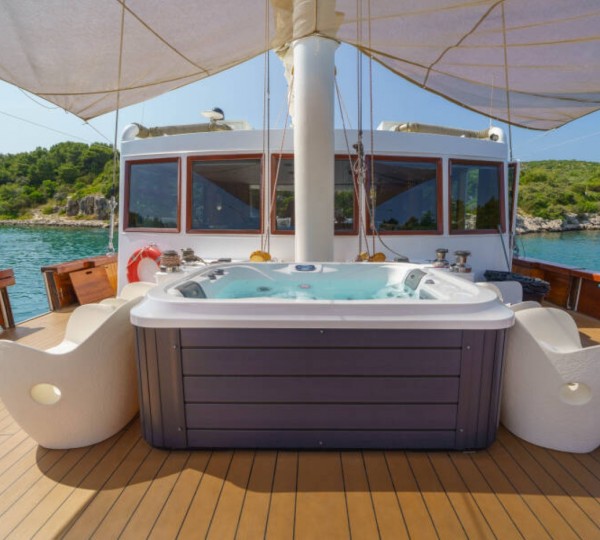 Exterior Sunbathing Area