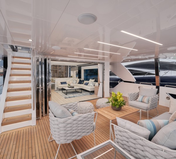 Aft Deck Seating