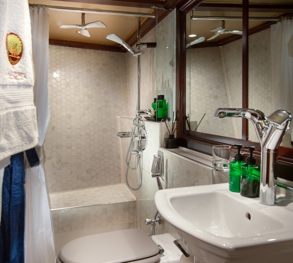 Twin Ensuite Bathroom