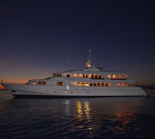 CRN Ancona Motor Yacht LADY ELLEN II - Profile By Night
