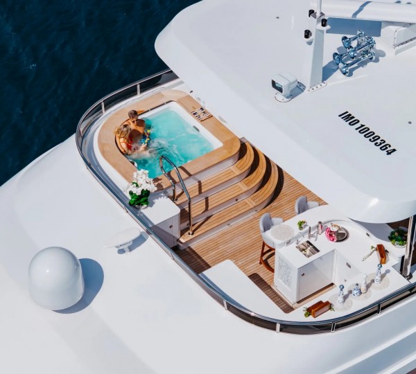 Exterior Relaxation Area With Bath