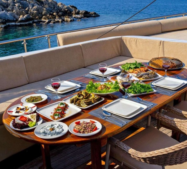 Al Fresco Dining Set Up