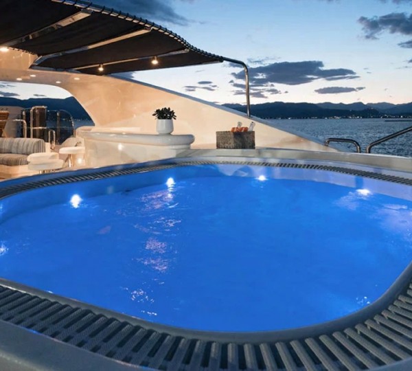 Exterior Sunbathing Area