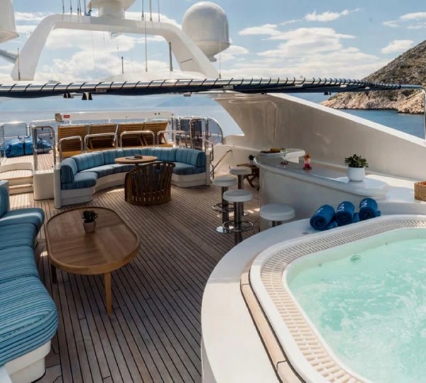 Exterior Relaxation Area With Bath