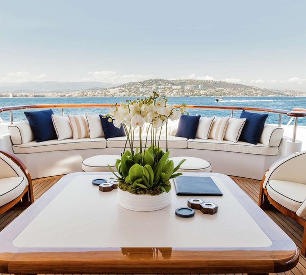 Elegant Bridge Deck Aft