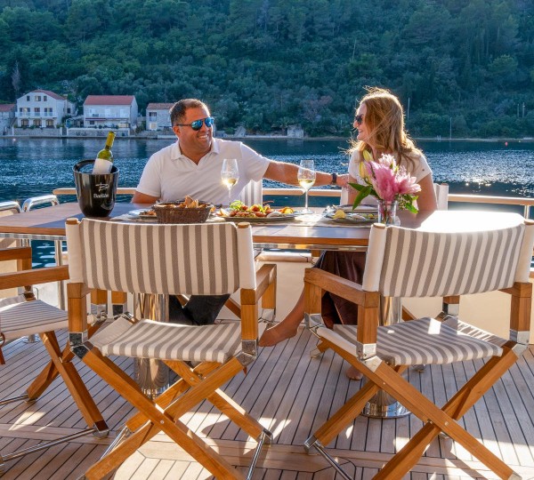Main Deck Aft Dining